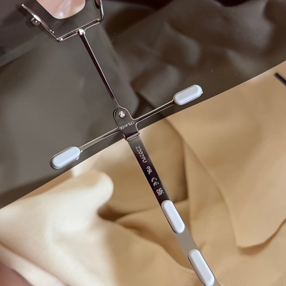 LV Fiction Mask Sunglasses - Picture 10 of 13